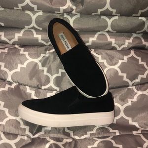 STEVE MADDEN gills black suede.Worn once